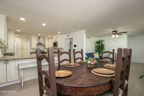Dining - 2017 W Edgemont Ave, Phoenix, AZ 85009 photo 4 of 5