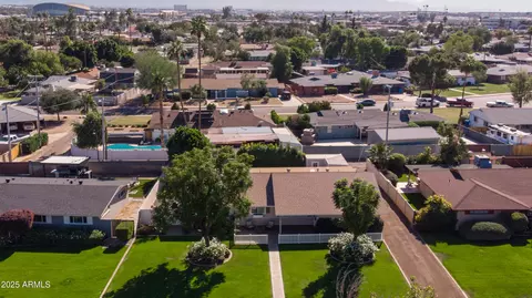 View/Area - 2017 W Edgemont Ave, Phoenix, AZ 85009 photo 2 of 2