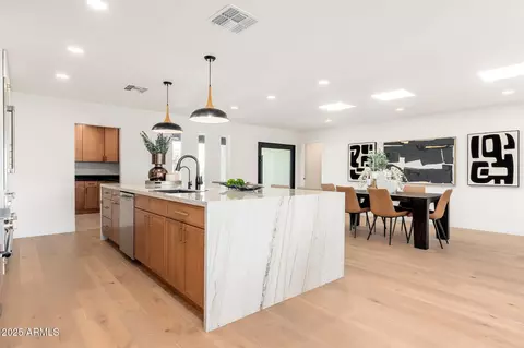 Kitchen - 4333 E Fairmount Ave, Phoenix, AZ 85018 photo 3 of 5
