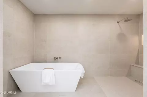 Bath - 4333 E Fairmount Ave, Phoenix, AZ 85018 photo 3 of 6