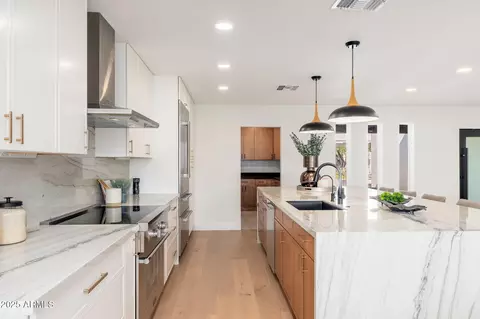 Kitchen - 4333 E Fairmount Ave, Phoenix, AZ 85018 photo 4 of 5