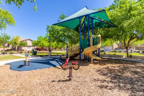 View/Area - 2207 E Hidalgo Ave, Phoenix, AZ 85040 photo 1 of 3