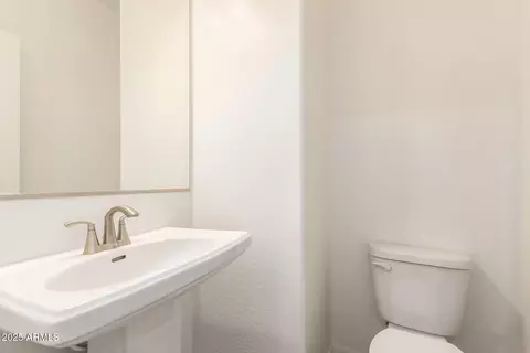 Bath - 2207 E Hidalgo Ave, Phoenix, AZ 85040 photo 1 of 4