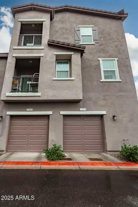 2207 E Hidalgo Ave, Phoenix, AZ 85040