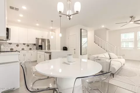 Dining - 2207 E Hidalgo Ave, Phoenix, AZ 85040 photo 2 of 2