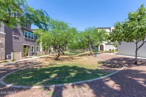 Exterior - 2207 E Hidalgo Ave, Phoenix, AZ 85040 photo 4 of 5