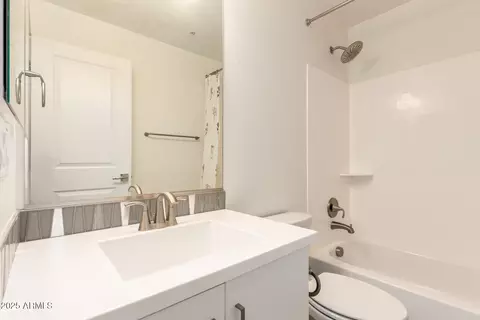 Bath - 2207 E Hidalgo Ave, Phoenix, AZ 85040 photo 4 of 4
