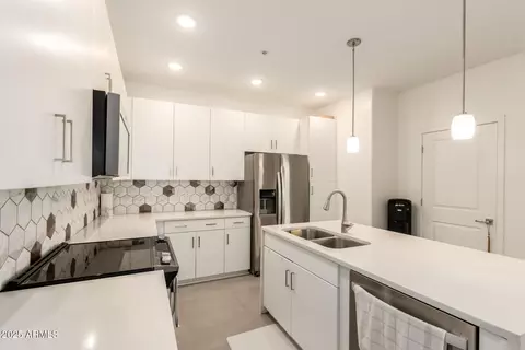 Kitchen - 2207 E Hidalgo Ave, Phoenix, AZ 85040 photo 3 of 3