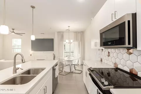Kitchen - 2207 E Hidalgo Ave, Phoenix, AZ 85040 photo 2 of 3