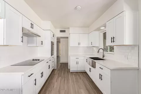 135 N Stapley Dr, Mesa, AZ 85203