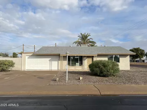 10702 W Cherry Hills Dr, Sun City, AZ 85351