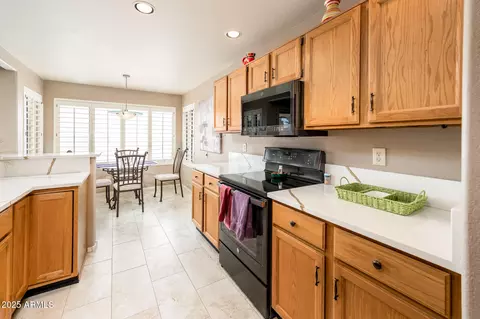 Kitchen - 3813 E Desert Flower Ln, Phoenix, AZ 85044 photo 5 of 5