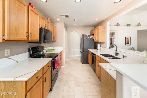 Kitchen - 3813 E Desert Flower Ln, Phoenix, AZ 85044 photo 2 of 5