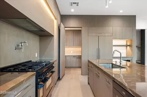 Kitchen - 4537 E Montecito Ave, Phoenix, AZ 85018 photo 2 of 3