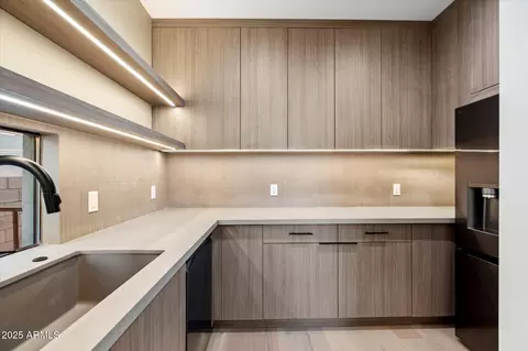 Kitchen - 4537 E Montecito Ave, Phoenix, AZ 85018 photo 3 of 3