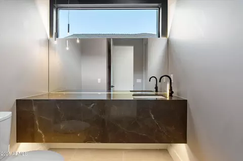 Bath - 4537 E Montecito Ave, Phoenix, AZ 85018 photo 2 of 6