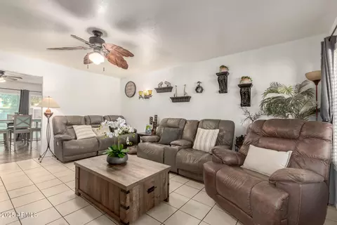 Living - 2007 W Chipman Rd, Phoenix, AZ 85041 photo 1 of 2