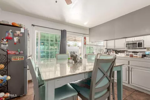 Dining - 2007 W Chipman Rd, Phoenix, AZ 85041 photo 2 of 2