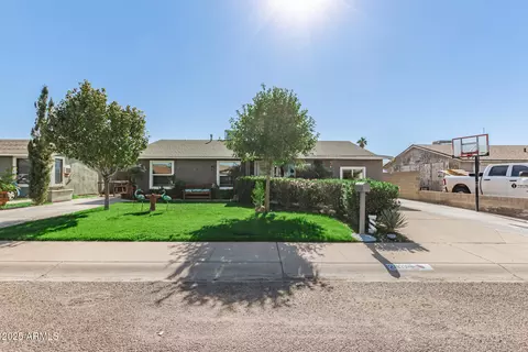 Exterior - 2007 W Chipman Rd, Phoenix, AZ 85041 photo 1 of 4