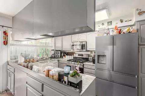 Kitchen - 2007 W Chipman Rd, Phoenix, AZ 85041 photo 1 of 3