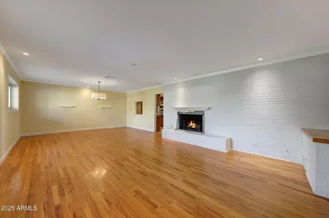 Living - 7138 N 13th Pl, Phoenix, AZ 85020 photo 3 of 4