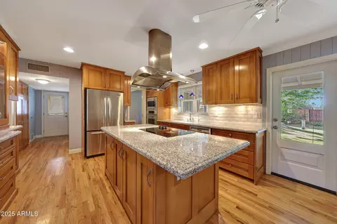 Kitchen - 7138 N 13th Pl, Phoenix, AZ 85020 photo 2 of 5