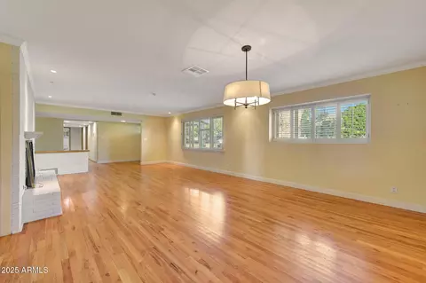 Living - 7138 N 13th Pl, Phoenix, AZ 85020 photo 2 of 4