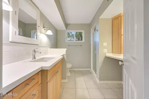 Bath - 7138 N 13th Pl, Phoenix, AZ 85020 photo 1 of 6
