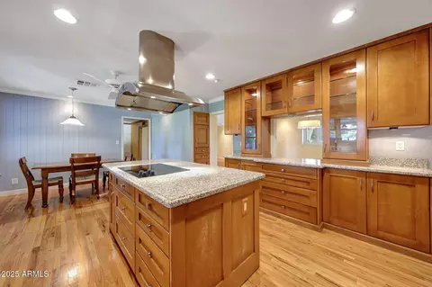 Kitchen - 7138 N 13th Pl, Phoenix, AZ 85020 photo 4 of 5