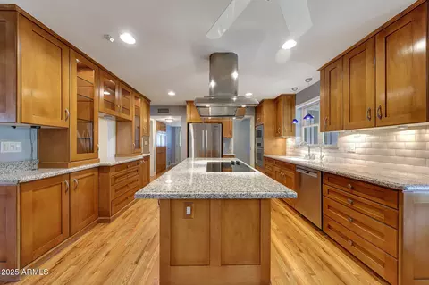 Kitchen - 7138 N 13th Pl, Phoenix, AZ 85020 photo 1 of 5