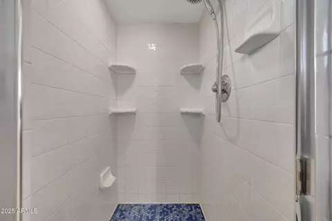 Bath - 7138 N 13th Pl, Phoenix, AZ 85020 photo 3 of 6