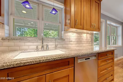 Kitchen - 7138 N 13th Pl, Phoenix, AZ 85020 photo 5 of 5