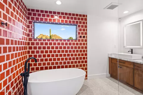 Bath - 4142 E Stanford Dr, Phoenix, AZ 85018 photo 4 of 7