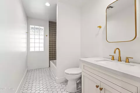 Bath - 4142 E Stanford Dr, Phoenix, AZ 85018 photo 5 of 7