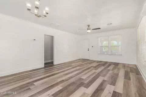 423 E Crescent Ave, Mesa, AZ 85204 photo 4