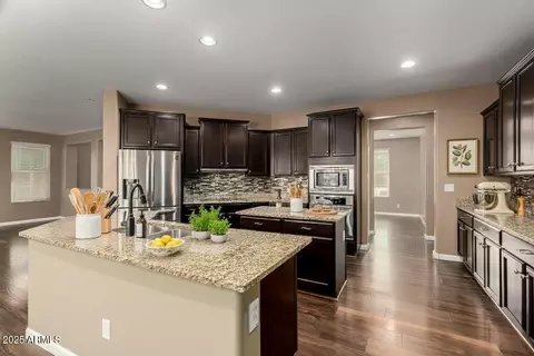 Kitchen - 10946 E Ramona Ave, Mesa, AZ 85212 photo 5 of 7