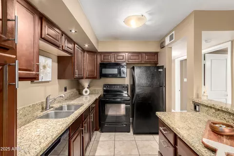 Kitchen - 1241 E Medlock Dr #113, Phoenix, AZ 85014 photo 1 of 1