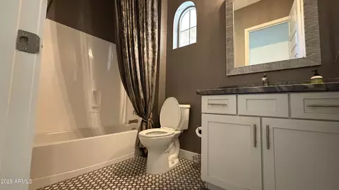 Bath - 4536 E Walter Way, Phoenix, AZ 85050 photo 1 of 4
