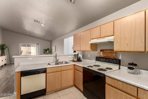 Kitchen - 1752 W Renaissance Ave, Apache Junction, AZ 85120 photo 4 of 4