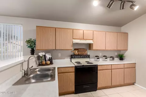 Kitchen - 1752 W Renaissance Ave, Apache Junction, AZ 85120 photo 2 of 4