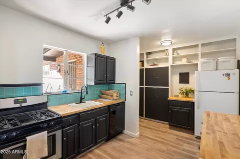Kitchen - 1405 E Osborn Rd, Phoenix, AZ 85014 photo 2 of 2