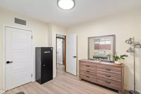 Bedroom - 1405 E Osborn Rd, Phoenix, AZ 85014 photo 1 of 4
