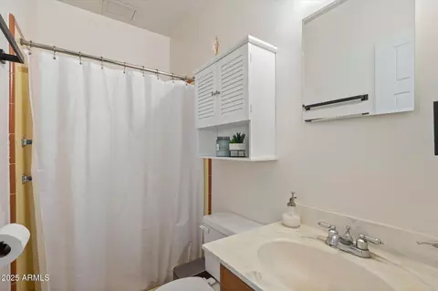 Bath - 1405 E Osborn Rd, Phoenix, AZ 85014 photo 2 of 2