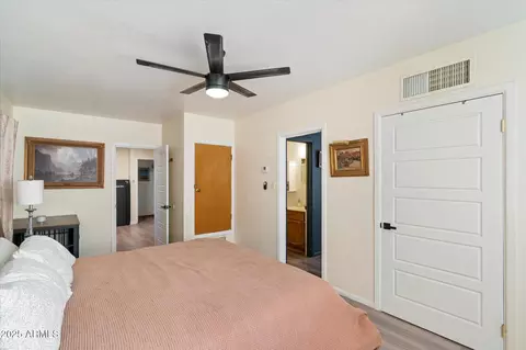 Bedroom - 1405 E Osborn Rd, Phoenix, AZ 85014 photo 3 of 4