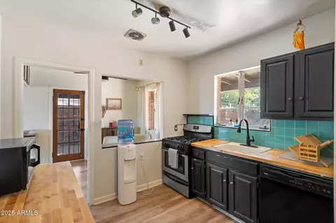 Kitchen - 1405 E Osborn Rd, Phoenix, AZ 85014 photo 1 of 2
