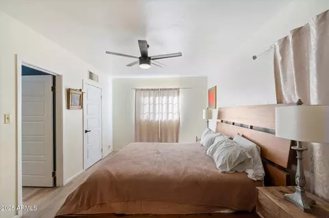 Bedroom - 1405 E Osborn Rd, Phoenix, AZ 85014 photo 2 of 4