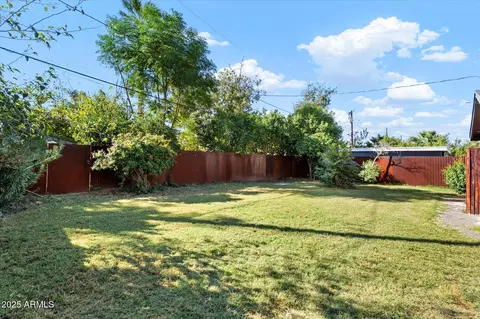 Exterior - 1405 E Osborn Rd, Phoenix, AZ 85014 photo 2 of 5