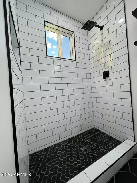 Bath - 1447 E Mountain View Rd, Phoenix, AZ 85020 photo 5 of 5