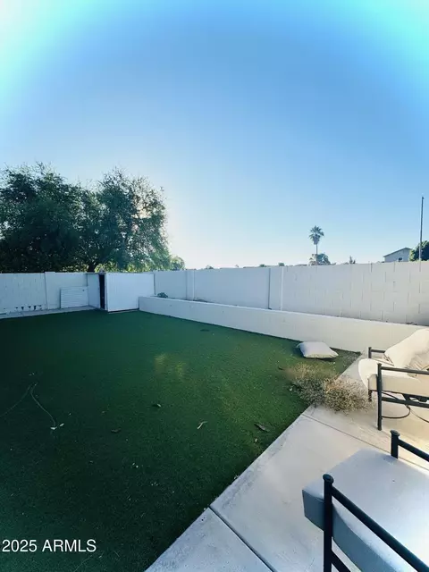 Exterior - 3239 E Sequoia Dr, Phoenix, AZ 85050 photo 2 of 3