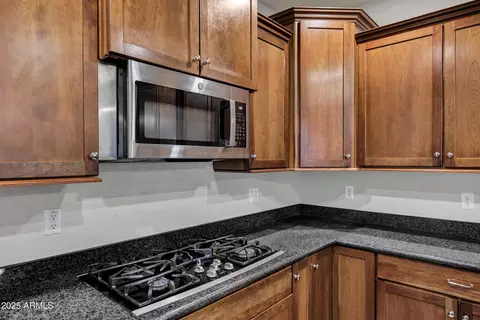 Kitchen - 3918 E Cat Balue Dr, Phoenix, AZ 85050 photo 4 of 6